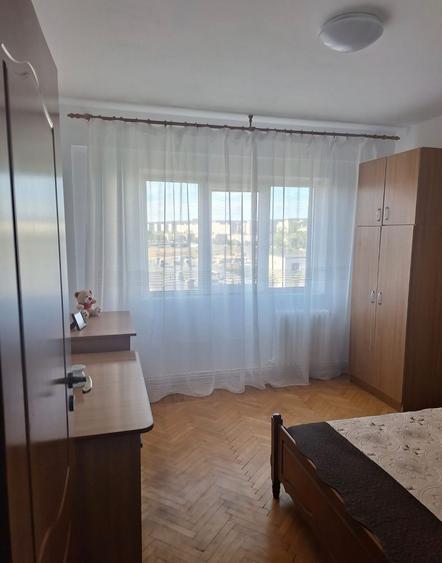 Apartament cu 3 camere decomandat, mobilat în Mircea cel Bătrân