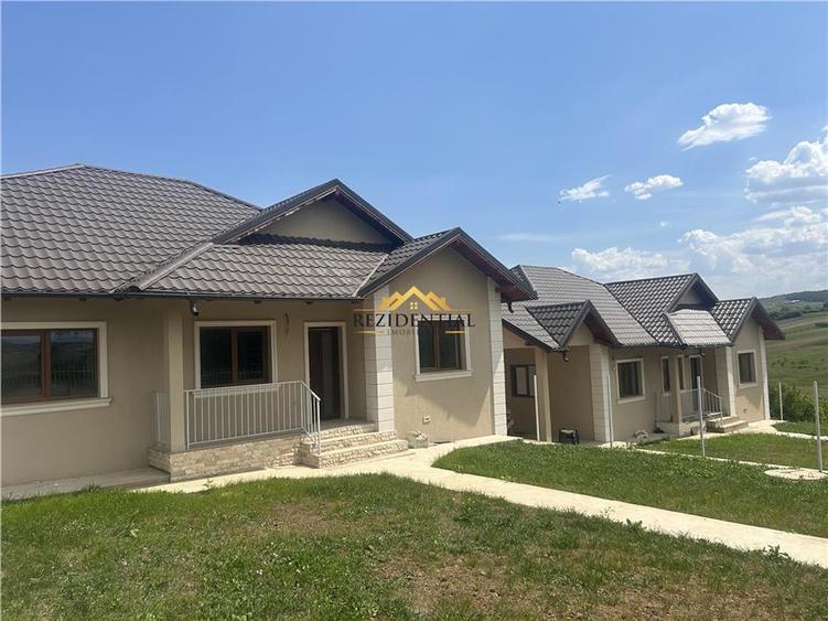 Casă individuală cu 5 camere cu Canalizare în Cervicești