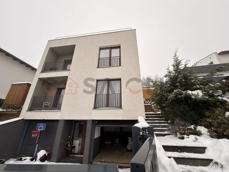 Apartament cu 4 camere semidecomandat, mobilat în Gruia