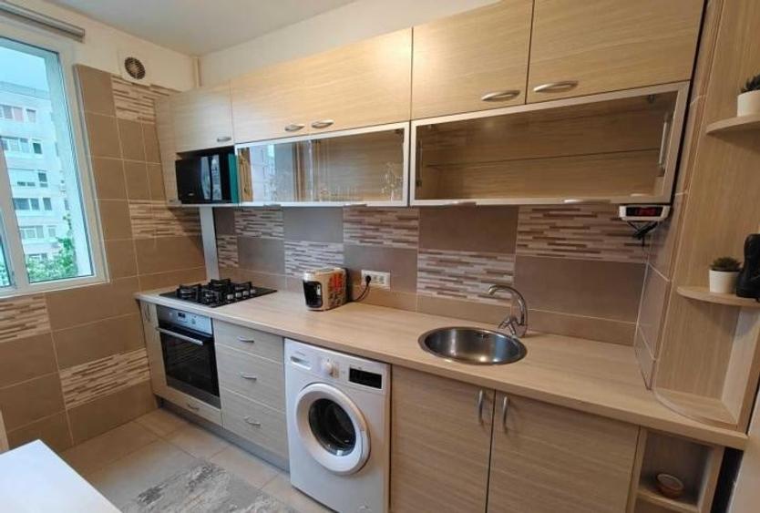 Apartament cu 2 camere semidecomandat, mobilat în Baba Novac