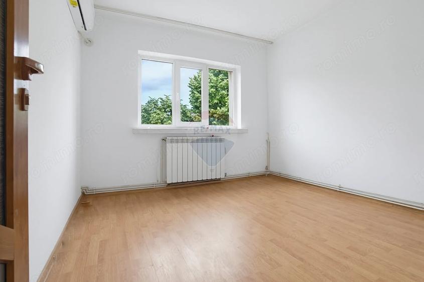 Apartament cu 3 camere decomandat în Spital