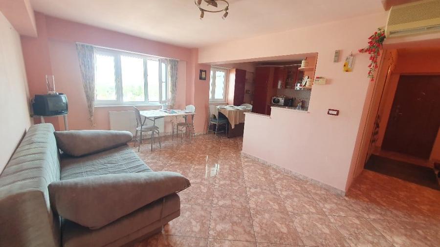 Apartament cu 4 camere semidecomandat în Aurel Vlaicu