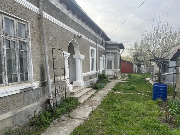 Casă cu 6 camere cu Teren 637 Mp în Central