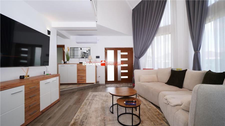 Casă cu 4 camere cu Teren 440 Mp în Central