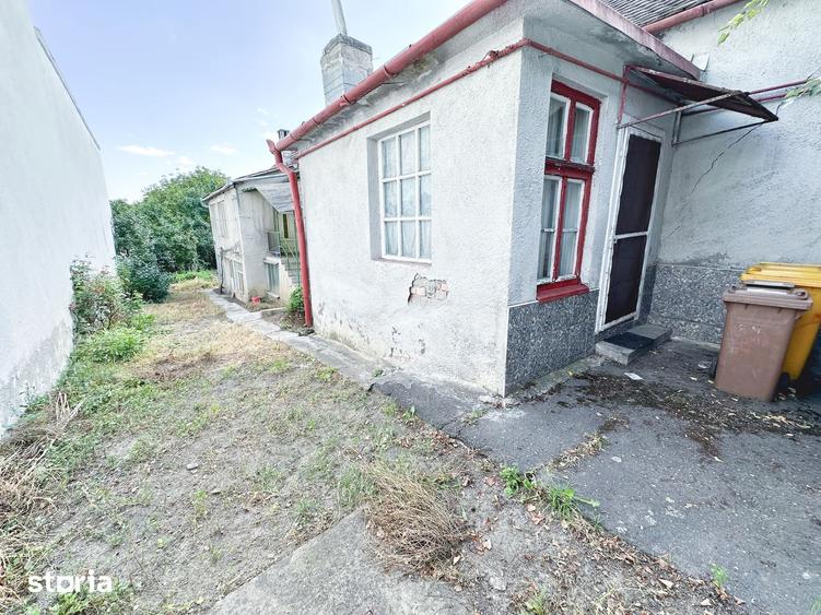 Casă cu 4 camere cu Teren 12500 Mp în Central