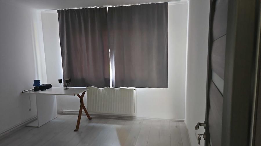 Apartament cu 3 camere decomandat în Micro 15