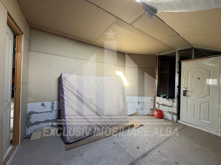 Apartament cu 7 camere decomandat în Cetate