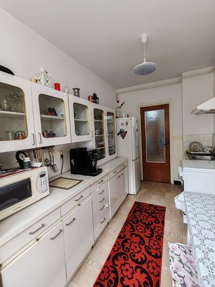 Apartament cu 3 camere decomandat, mobilat în Decebal