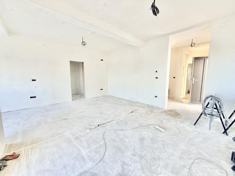 Duplex cu 4 camere cu Teren 275 Mp în Urseni
