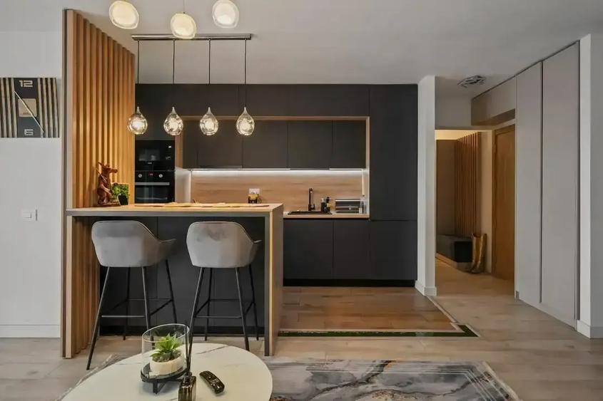 Apartament cu 3 camere decomandat, mobilat în P-ta Presei Libere