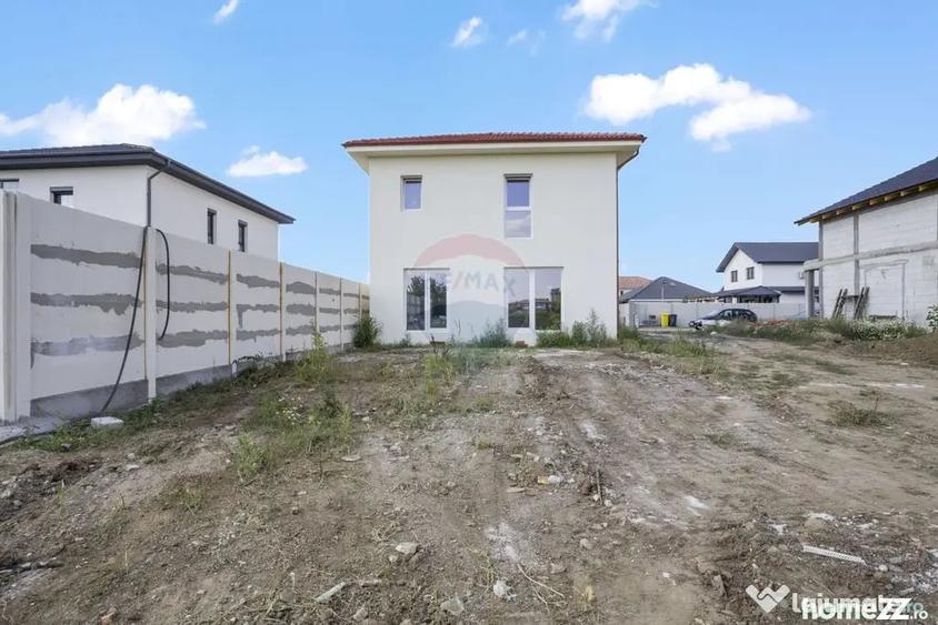 Casă cu 5 camere cu Teren 392 Mp în 6 Vânători