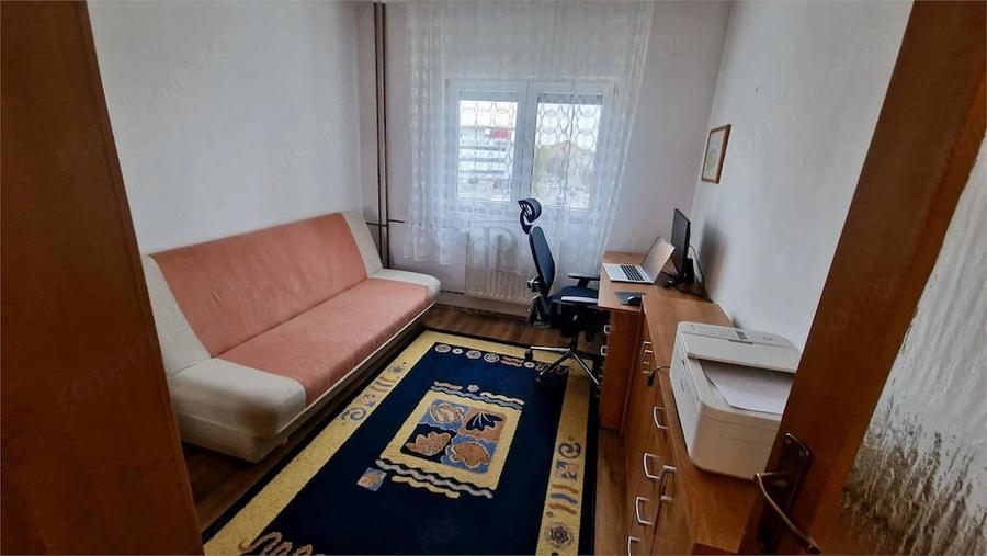 Apartament cu 3 camere decomandat în Soarelui