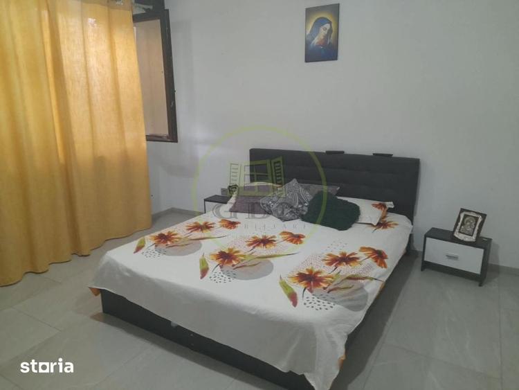 Casă cu 8 camere cu Teren 700 Mp în Ucea