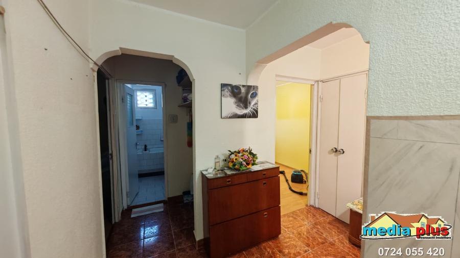 Apartament cu 3 camere decomandat în Central