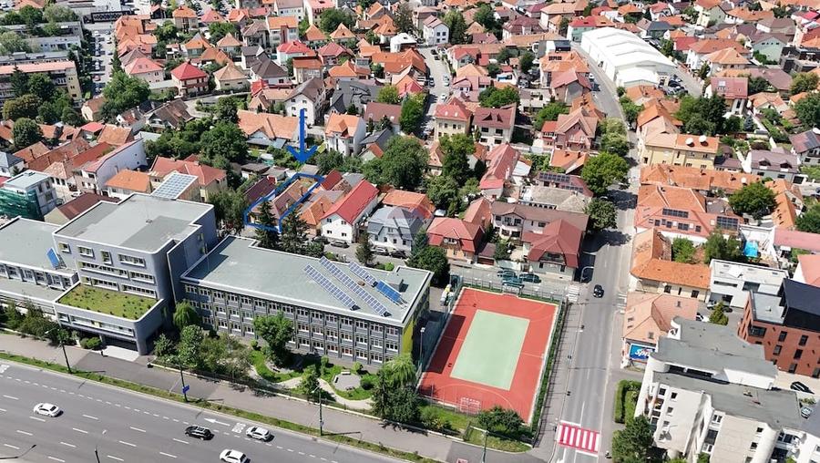 Casă cu 7 camere cu Teren 319 Mp în Centrul Civic