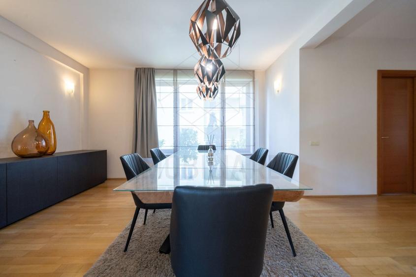 Apartament cu 4 camere decomandat, mobilat în Herăstrău