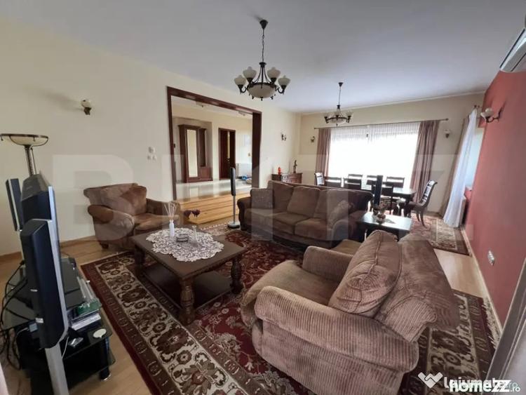 Casă cu 7 camere cu Teren 330 Mp în Burdea
