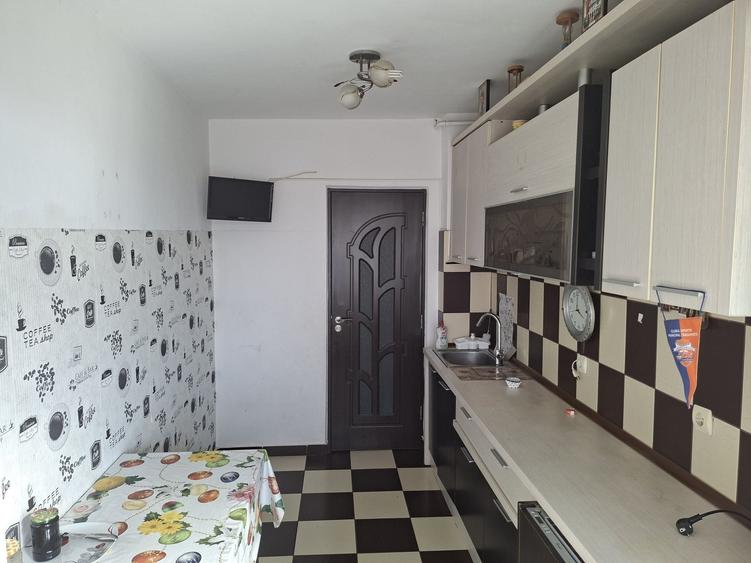 Apartament cu 3 camere decomandat în Dragomirești