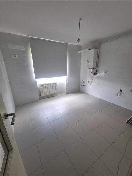 Penthouse cu 5 camere decomandat în 1 Mai
