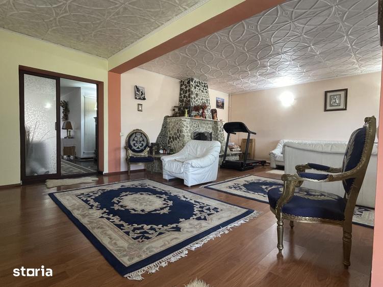 Casă cu 8 camere cu Teren 2000 Mp în Săvinești