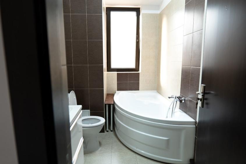 Apartament cu 3 camere semidecomandat, mobilat în 9 Mai