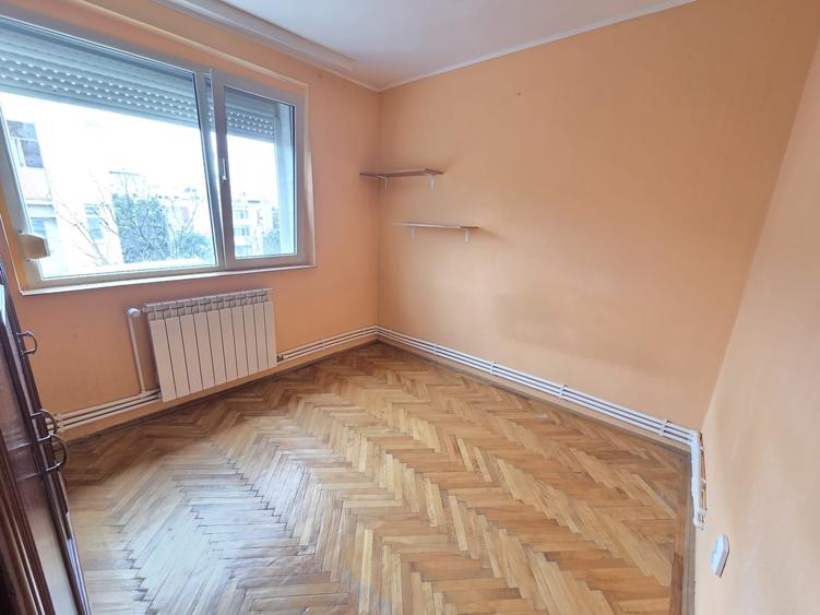 Apartament cu 3 camere decomandat în Mazepa 1