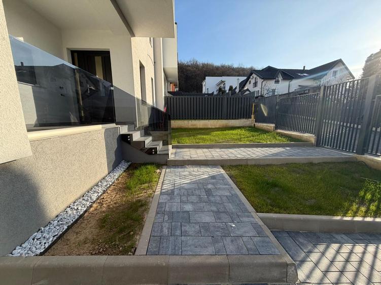 Duplex cu 4 camere cu Canalizare în Dezmir