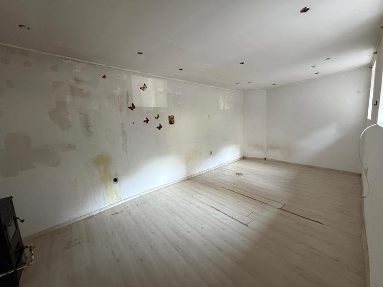 Apartament cu 3 camere semidecomandat în P-ța Unirii