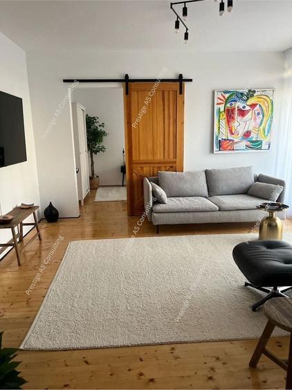 Apartament cu 2 camere semidecomandat, mobilat în Soarelui