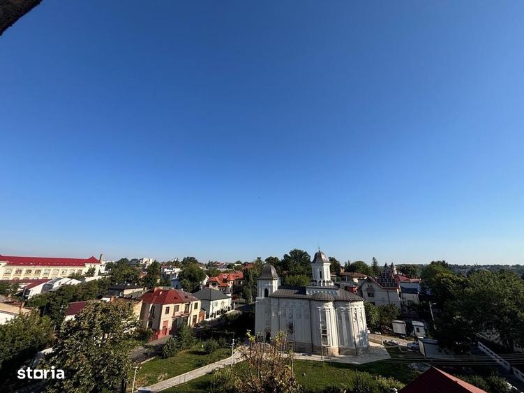 Apartament cu 3 camere decomandat în Independenței