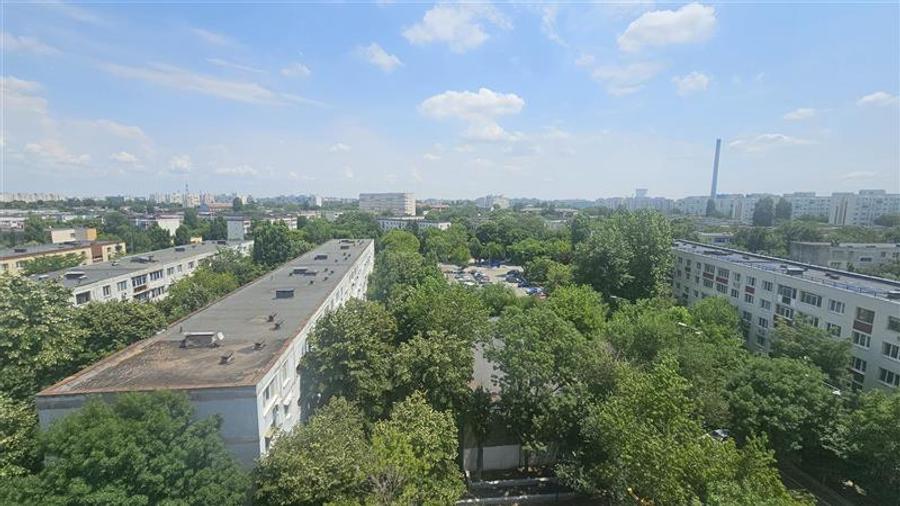 Apartament cu 3 camere decomandat în Berceni