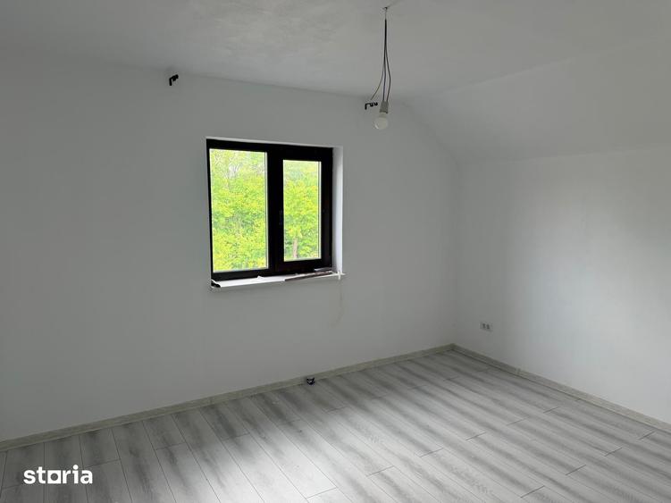 Casă cu 5 camere cu Teren 200 Mp în Dărmănești