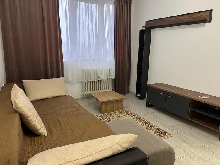 Apartament cu 3 camere semidecomandat în Drumul Taberei