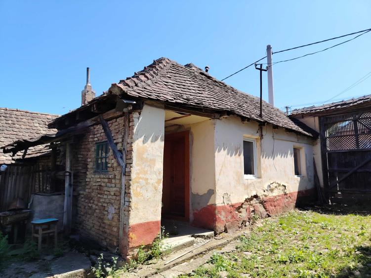 Casă cu 4 camere decomandat în Retiș