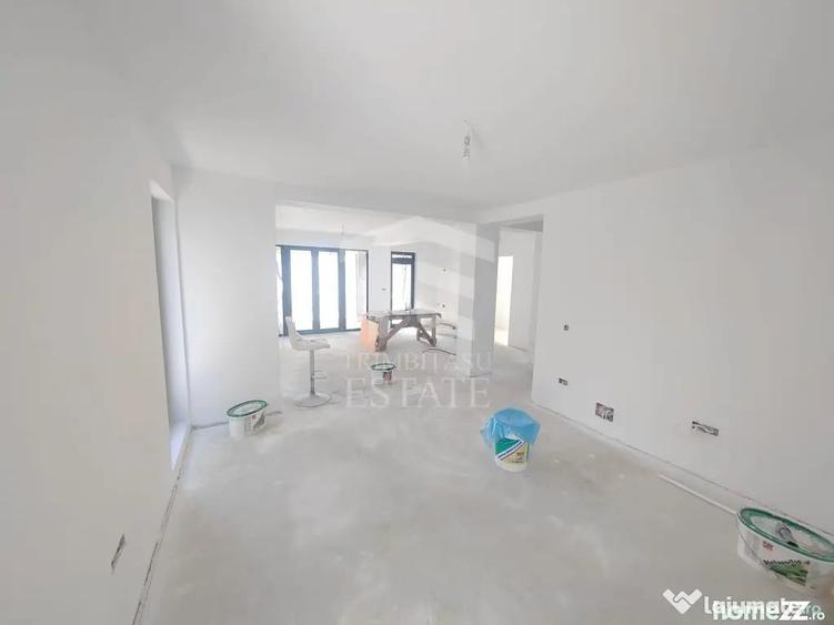 Casă cu 5 camere cu Teren 340 Mp în Central