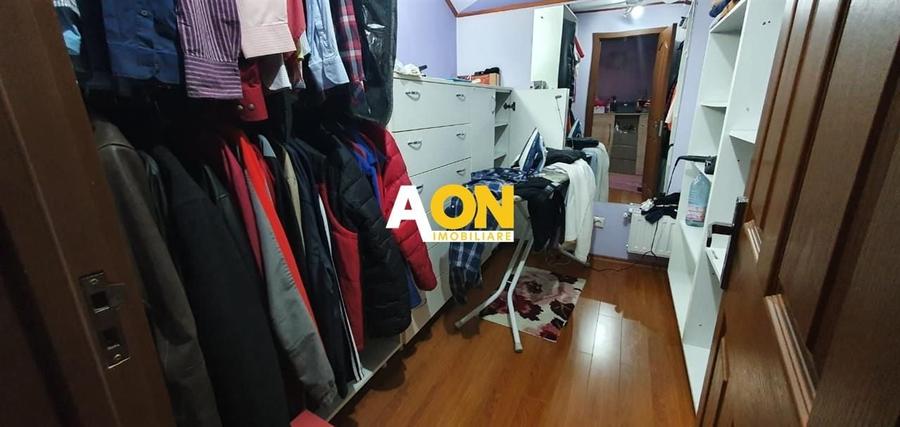 Casă individuală cu 4 camere cu Canalizare în Sud