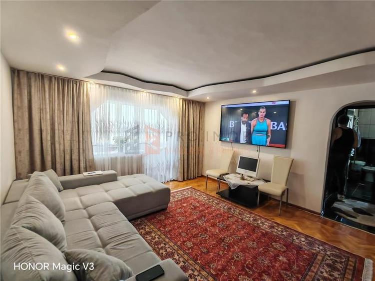 Apartament cu 3 camere semidecomandat, mobilat în Unirii Sud