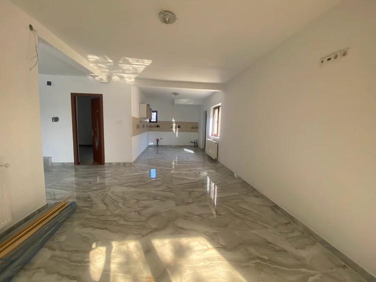 Casă cu 5 camere decomandat cu Teren 300 Mp în Valu lui Traian