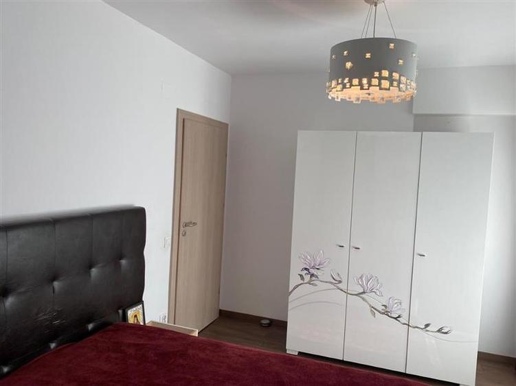 Apartament cu 3 camere decomandat, mobilat în Calea Călărașilor