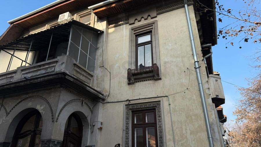 Apartament cu 3 camere decomandat, mobilat în Capitale