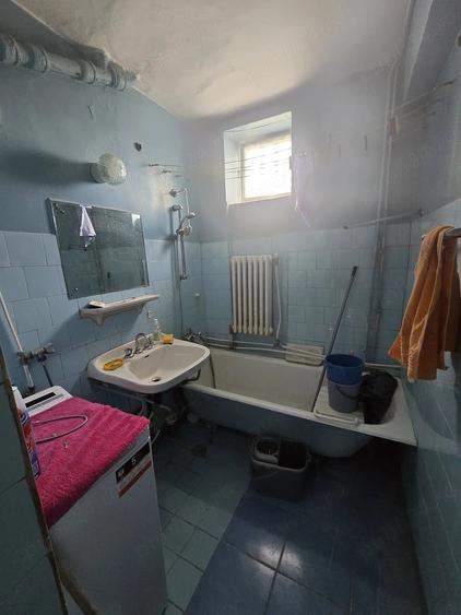 Apartament cu 4 camere semidecomandat în Moroasa 1