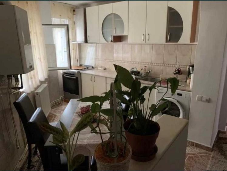 Apartament cu 3 camere decomandat în Micro 16
