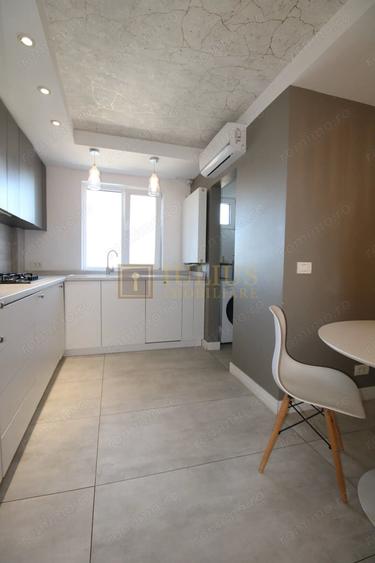 Apartament cu 3 camere semidecomandat, mobilat în Semicentral