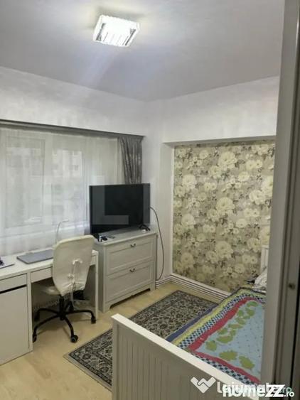 Apartament cu 4 camere decomandat în Cetate