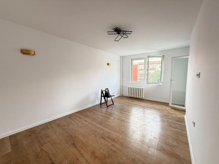 Apartament cu 3 camere decomandat în Ștefan cel Mare