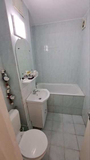 Apartament cu 3 camere semidecomandat în Bucur Obor