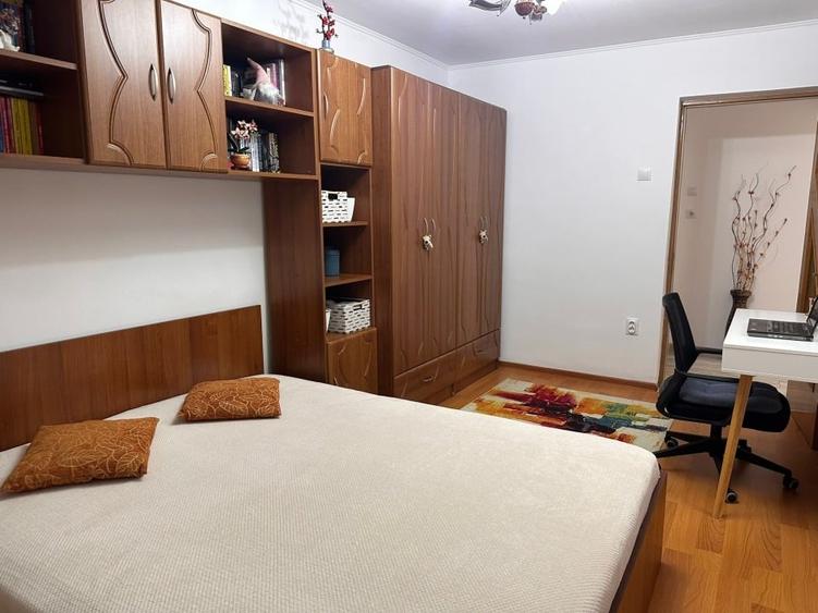 Apartament cu 2 camere decomandat, mobilat în Central