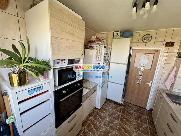 Apartament cu 3 camere decomandat, mobilat în Berceni