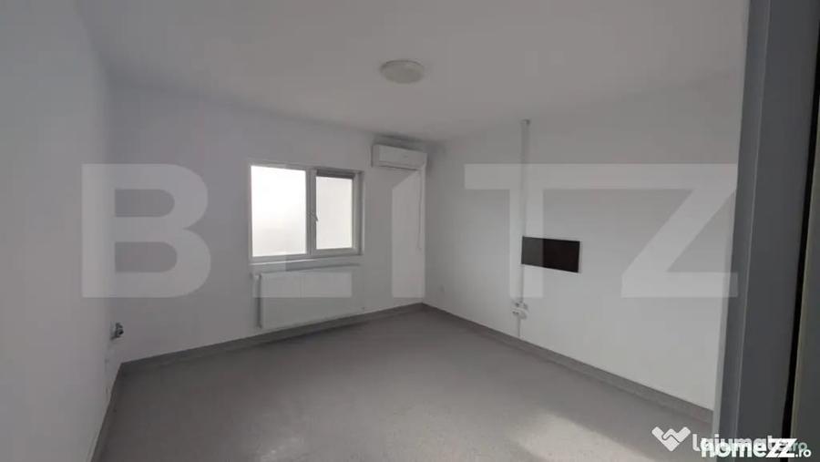 Spațiu comercial, de 450 mp, în Micro 6