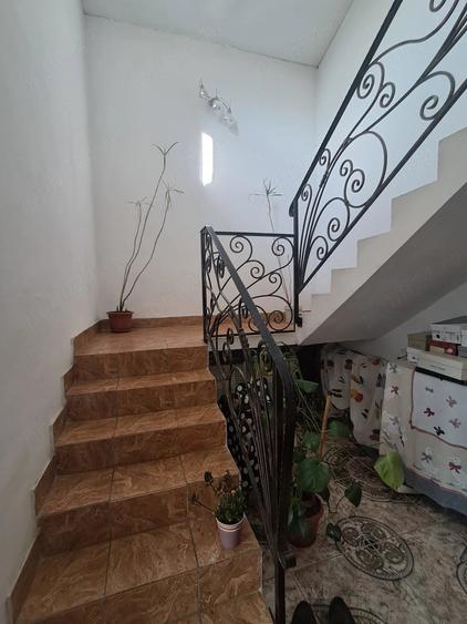 Casă cu Teren 1216 Mp în Tomești